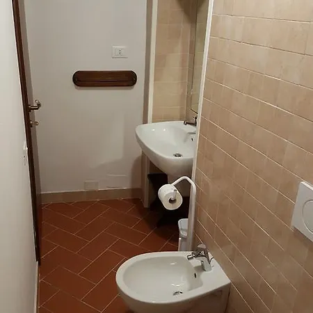 בית הארחה Adri Uzzano